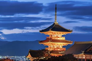 Pagoda Collection: Sanjunoto pagoda of Kiyomizu-dera Temple at Night, Higashiyama, Kyoto, Japan