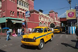 Indian Architecture Gallery: India, West Bengal, Kolkata, Taxi in front of Howrah Railway Station