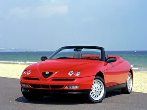 <b class=qtipBold><figcaption>Alfa Romeo Spider</figcaption></b><br> Alfa Romeo Spider