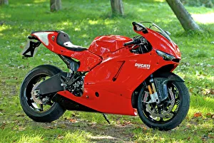 <b class=qtipBold><figcaption>Ducati Desmosedici RR</figcaption></b><br> Ducati Desmosedici RR