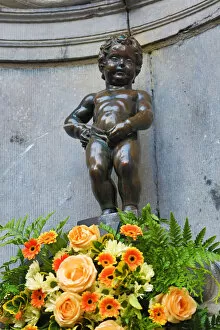 Manneken Pis, statue of a boy peeing into a fountain, Brussels, Belgium