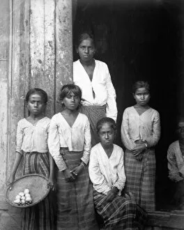 Family group, Ceylon (Sri Lanka)