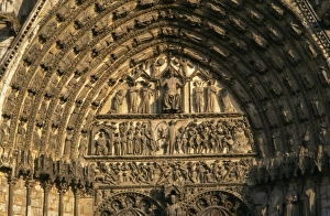 <b class=qtipBold><figcaption>Bourges cathedral tympanum</figcaption></b><br>Bourges cathedral tympanum, the last judgment<br><em>© Godong/UIG</em> Bourges cathedral tympanum