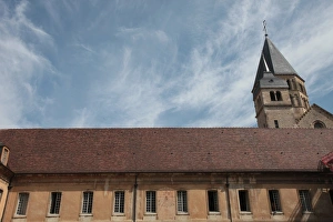 <b class=qtipBold><figcaption>Cloisters of the Abbaye of Cluny</figcaption></b><br><em>© Godong/UIG</em> Cloisters of the Abbaye of Cluny