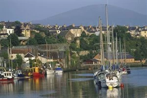 Tourist Attractions Collection: Great Britain, Wales, Caernarfon, quayside marina with town and mountain in background