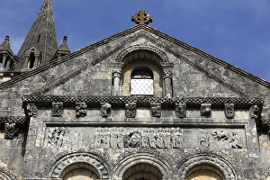 <b class=qtipBold><figcaption>Loupiac church</figcaption></b><br><em>© Godong/UIG</em> Loupiac church