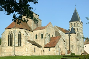 <b class=qtipBold><figcaption>Romanesque church</figcaption></b><br>Romanesque church. Perrecy les Forges church<br><em>© Godong/UIG</em> Romanesque church
