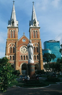 <b class=qtipBold><figcaption>Saigon cathedral</figcaption></b><br><em>© Godong/UIG</em> Saigon cathedral