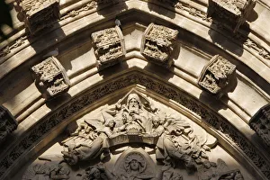 <b class=qtipBold><figcaption>Sevilla cathedral arch sculpture</figcaption></b><br><em>© Godong/UIG</em> Sevilla cathedral arch sculpture