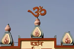 <b class=qtipBold><figcaption>Temple in Lakshman jula</figcaption></b><br><em>© Godong/UIG</em> Temple in Lakshman jula