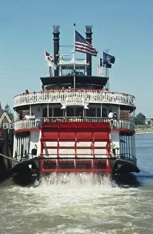 Tourist Attractions Collection: USA, New Orleans, Steamboat Natchez, a traditional paddlewheeler cruising the Mississippi River