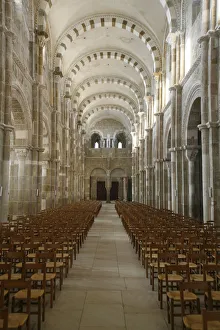 <b class=qtipBold><figcaption>Vezelay basilica nave</figcaption></b><br><em>© Godong/UIG</em> Vezelay basilica nave