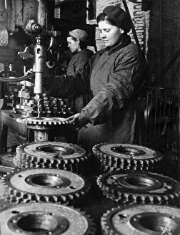 1940s Gallery: Women workers at the stalingrad tractor works, ussr, 1940s