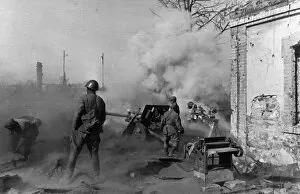 1940s Gallery: World war 2, battle of stalingrad, a soviet artillery crew firing at the enemy, november 1942