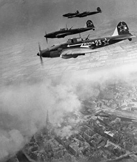 1940s Gallery: World war 2, ilyushin il-2 stormoviks in flight