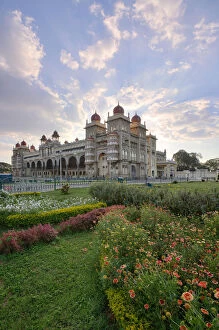 Indian Architecture Gallery: Sunset at the Mysore Palace (Ambavilas Palace), Mysore, Karnataka, Southern India