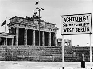 Berlin Wall Gallery: Achtung