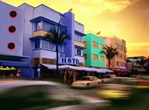 Town Gallery: Art deco buildings in Miami Beach