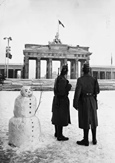 Berlin Wall Gallery: Brandenburg Snowman