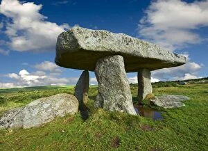 Tourist Attractions Gallery: Lanyon Quoit, megalithic burial dolmen from the Neolithic period, circa 4000 to 3000 BC