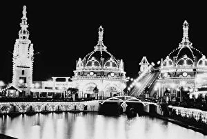Leisure Activity Collection: Luna Park At Night