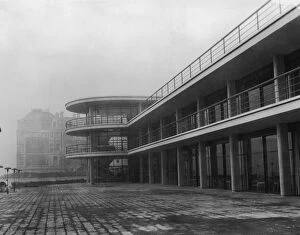 Pavilion Collection: The newly-built De La Warr Pavilion in Bexhill-on-Sea, East Sussex, 10th December 1935