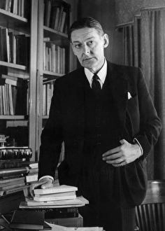 <b class=qtipBold><figcaption>TS Eliot</figcaption></b><br>Anglo-American poet, critic and writer, TS Eliot (1888 - 1965), 1950. (Photo by John Gay/Hulton Archive/Getty Images) TS Eliot