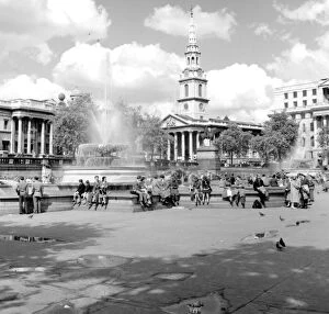 Tourist Attractions Gallery: People around the fountains in Trafalgar Square with St. Magnus the Martyr in background