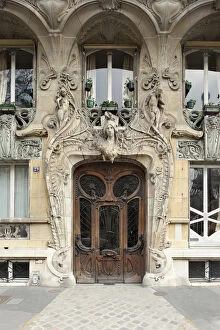 Door Collection: Entrance door to 29 avenue Rapp in the 7th arrondissement in Paris