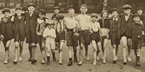 Enjoying Collection: School-free children merrymaking by the Serpentine in Hyde Park (b / w photo)