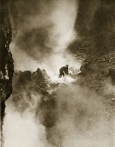 Valley Of The Kings Gallery: At the tomb of Tutankhamun, 1916 (photogravure)