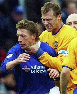 <b class=qtipBold><figcaption>Duncan Ferguson</figcaption></b><br>Everton's Duncan Ferguson (R) throttles Leicester City's Steffen Freund (L) after being sent off during their English premier league soccer match at the Walkers Stadium, Leicester, March 20, 2004. NO INTERNET/ONLINE USAGE WITHOUT FAPL LICENCE, FOR DETAILS SEEFAPLWEBREUTERS/Darren Staples DS/ASA/CRB Reuters / Picture supplied by Action Images RBBORH2004032000506.jpg<br><em>© Everton 2006 - All Rights Reserved</em> Duncan Ferguson