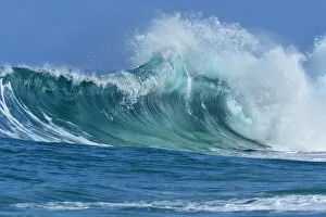 Rejuvenating Gallery: Ocean wave breaking with frothy spray at Oahu, Hawaii, USA