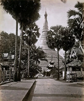 Pagoda Collection: The pagoda Shwe Dagon, in Rangoon, Burma